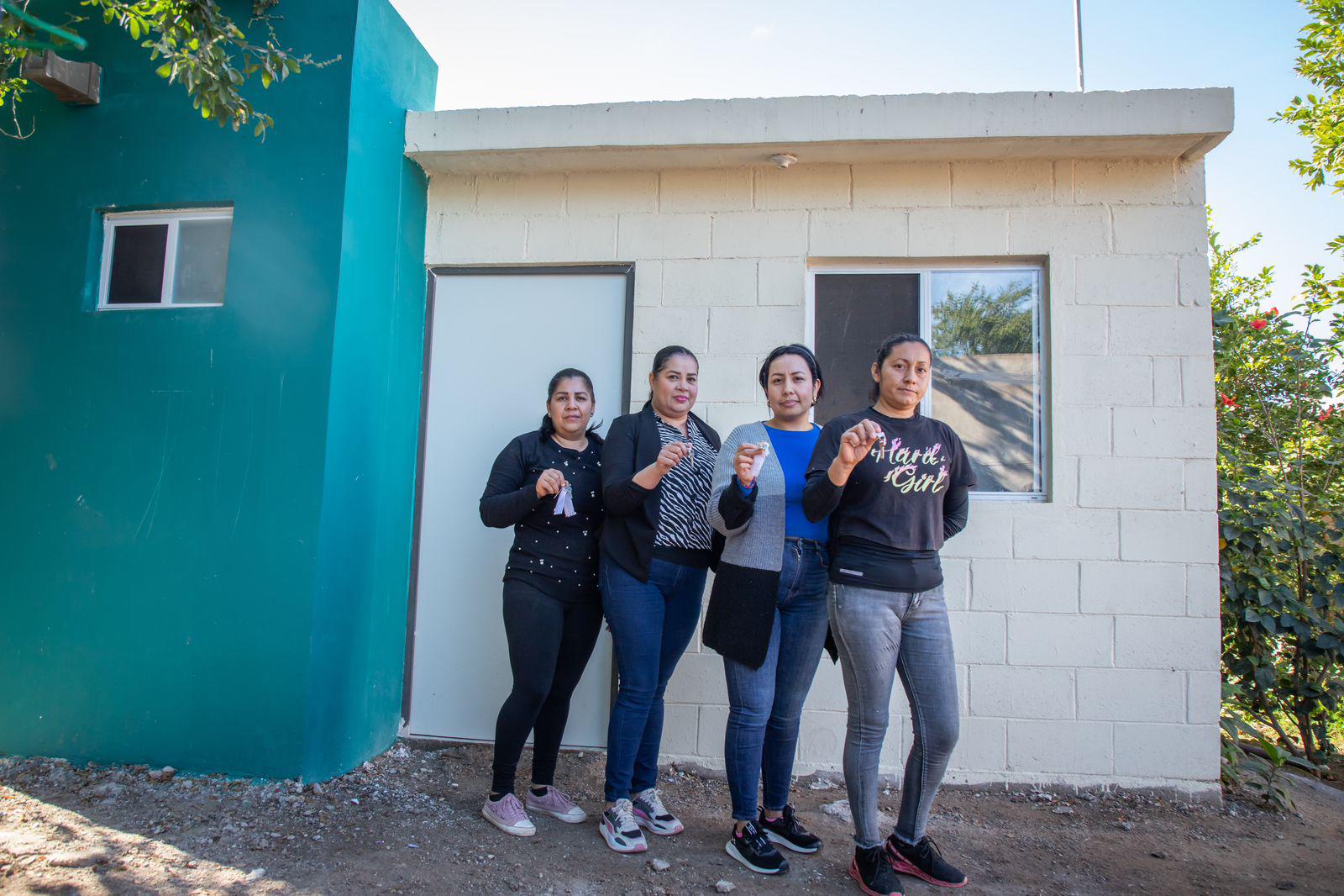 $!Entregan cancha de futbol, acciones de vivienda e inauguran obras de rehabilitación en Tepuche