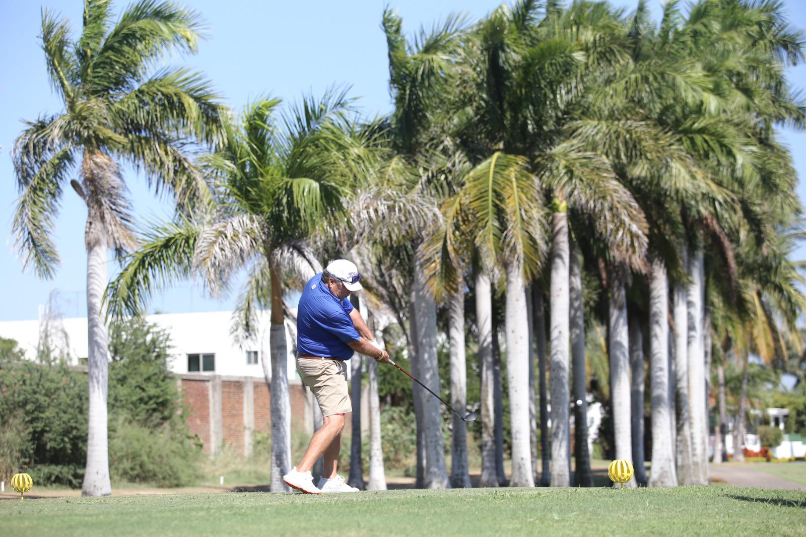 $!Golfistas toman la salida de Torneo Anual de Golf El Cid