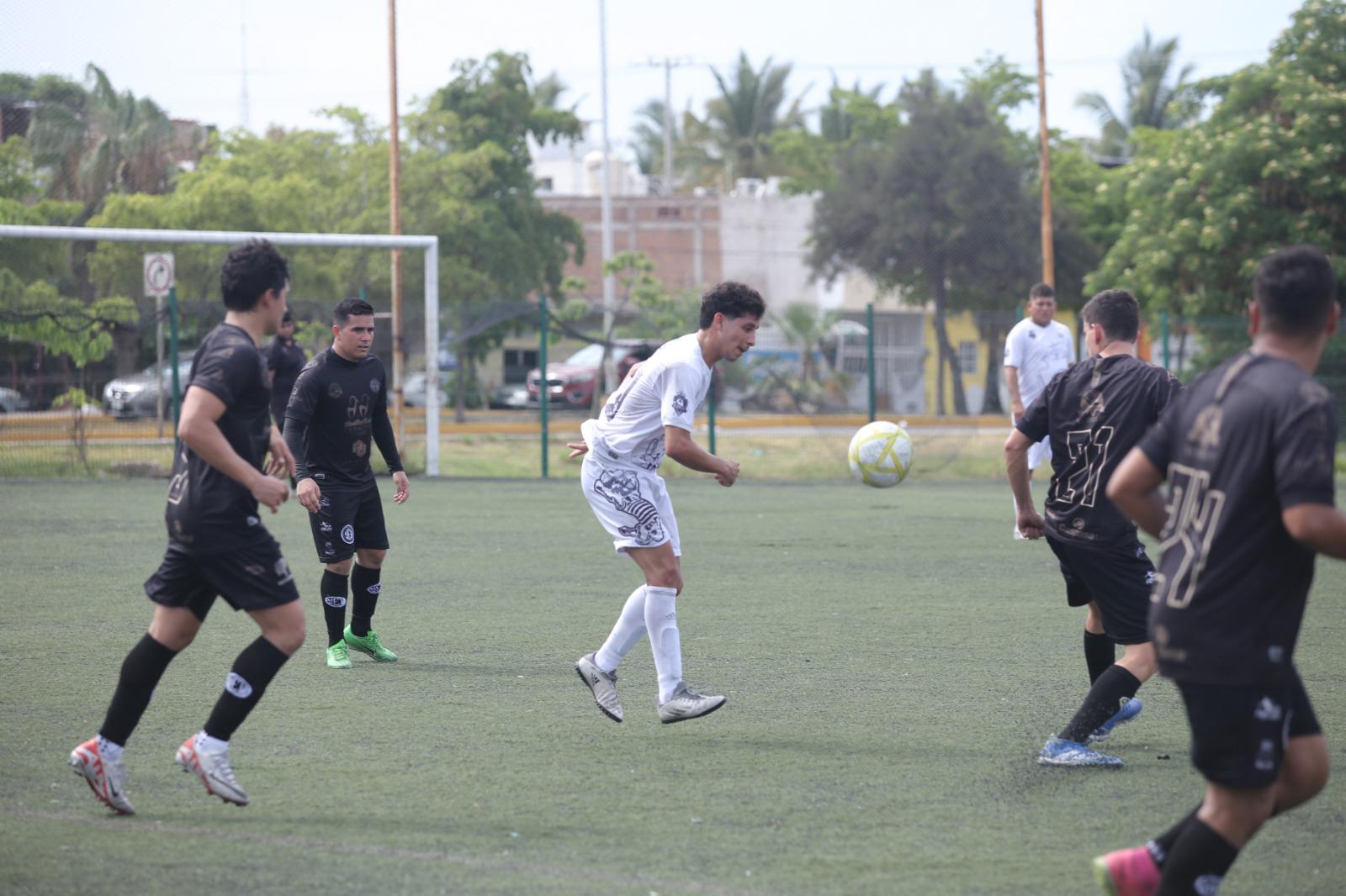 $!Familia Fajardo cumple con el trámite y está en semifinales de la Primera Fuerza