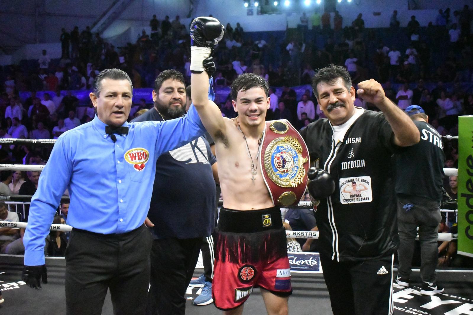 $!Culichi Chapito Molina ve el fin de su invicto ante Chispa Medina