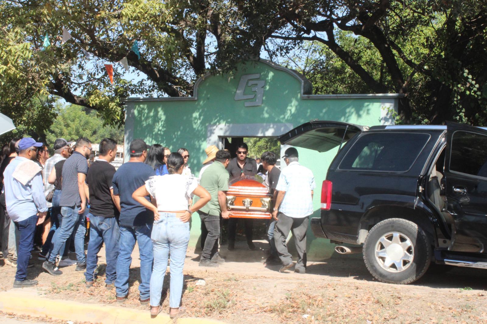 $!Despiden a la maestra ‘Moncy’ en su natal Agua Verde