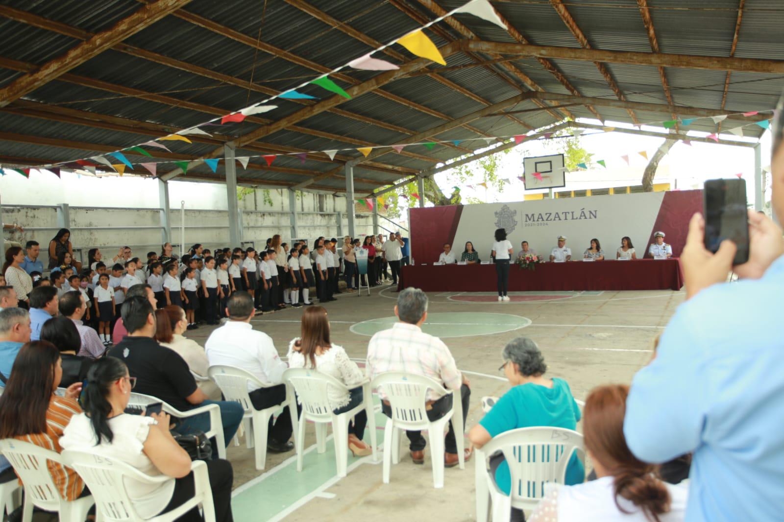 $!En primaria Antonio Rosales de Mazatlán, piden al Gobierno rescatar recinto histórico