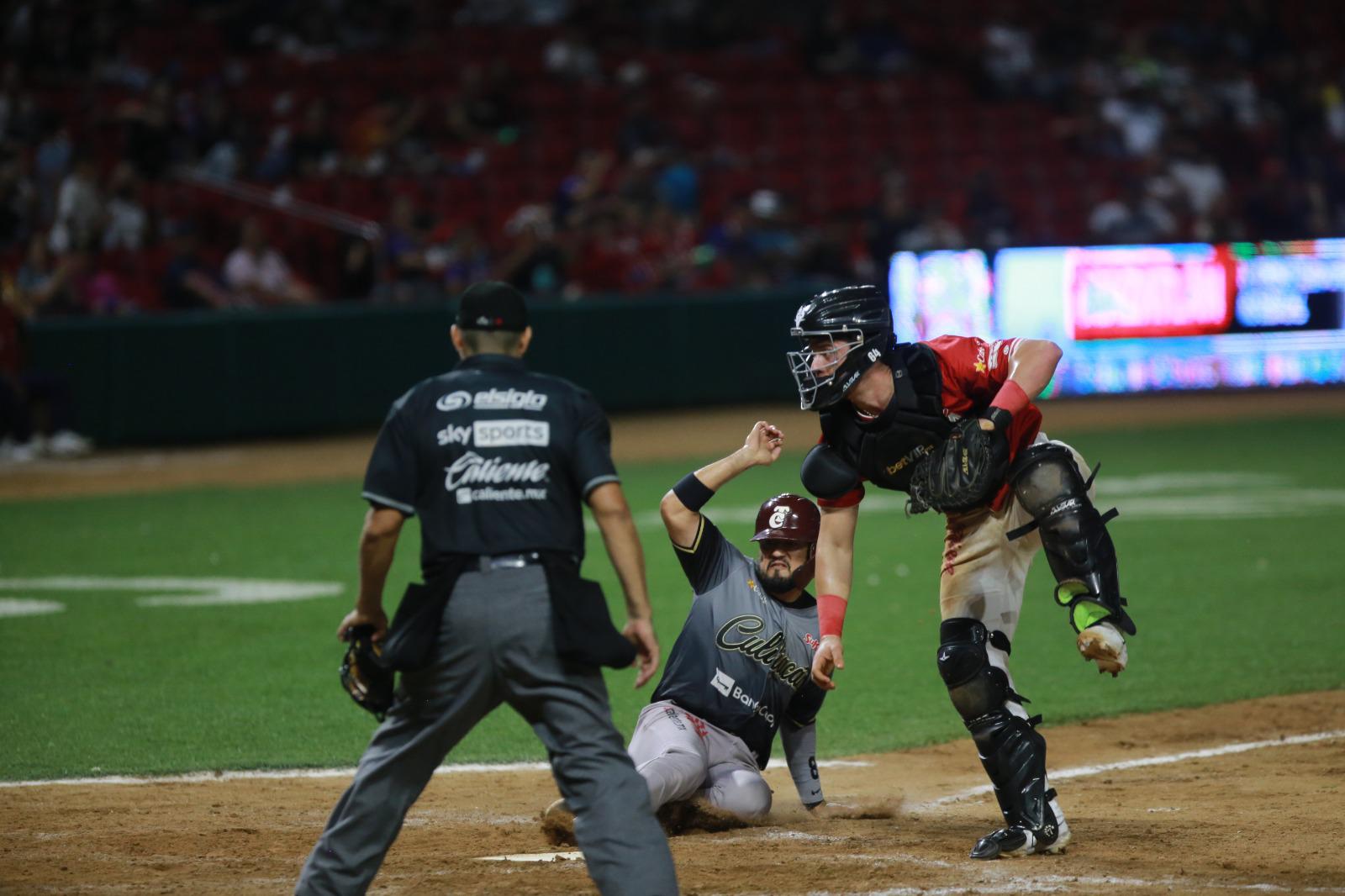 $!Tomateros pinta de guinda el clásico ante Venados