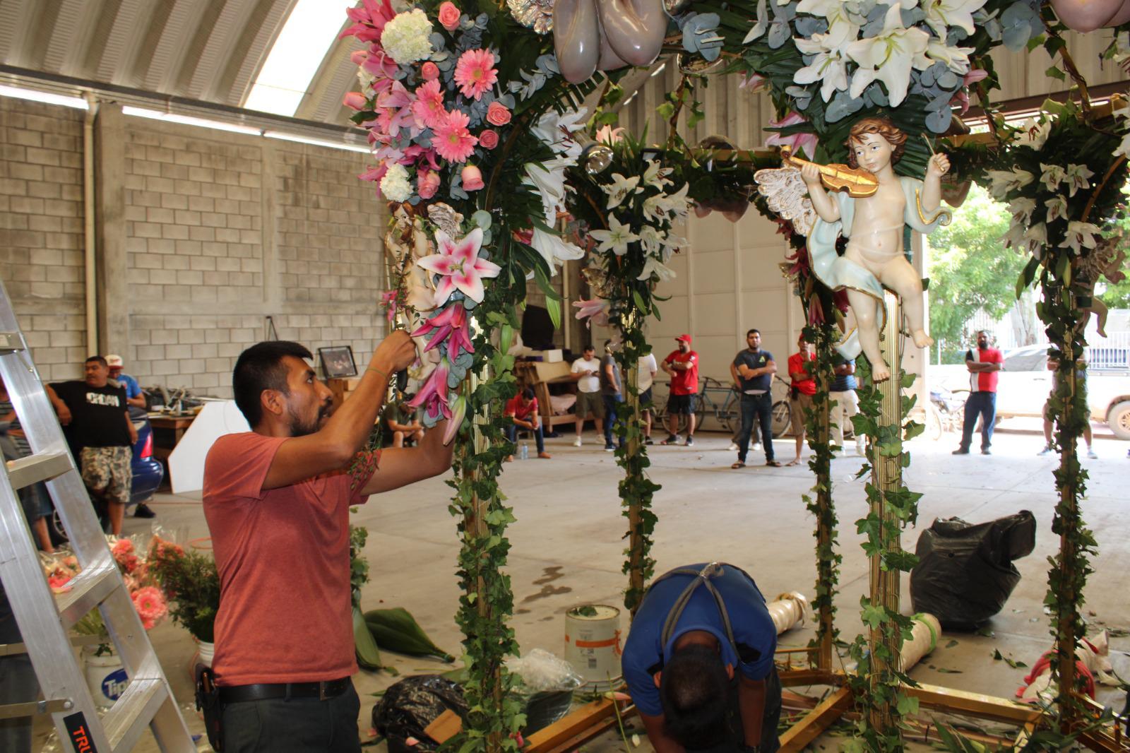 $!Lo más pesado es llevar el paso de la gente: cargadores de la Virgen del Rosario