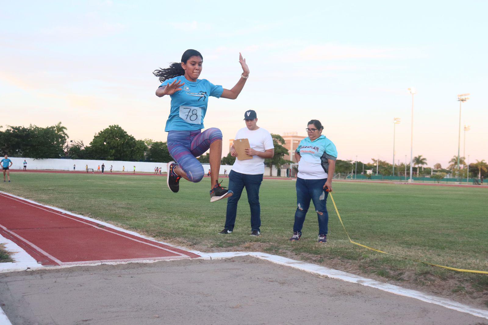 $!Dominan Nahara y López los 200 metros en segunda etapa de la Liga de Atletismo Imdem