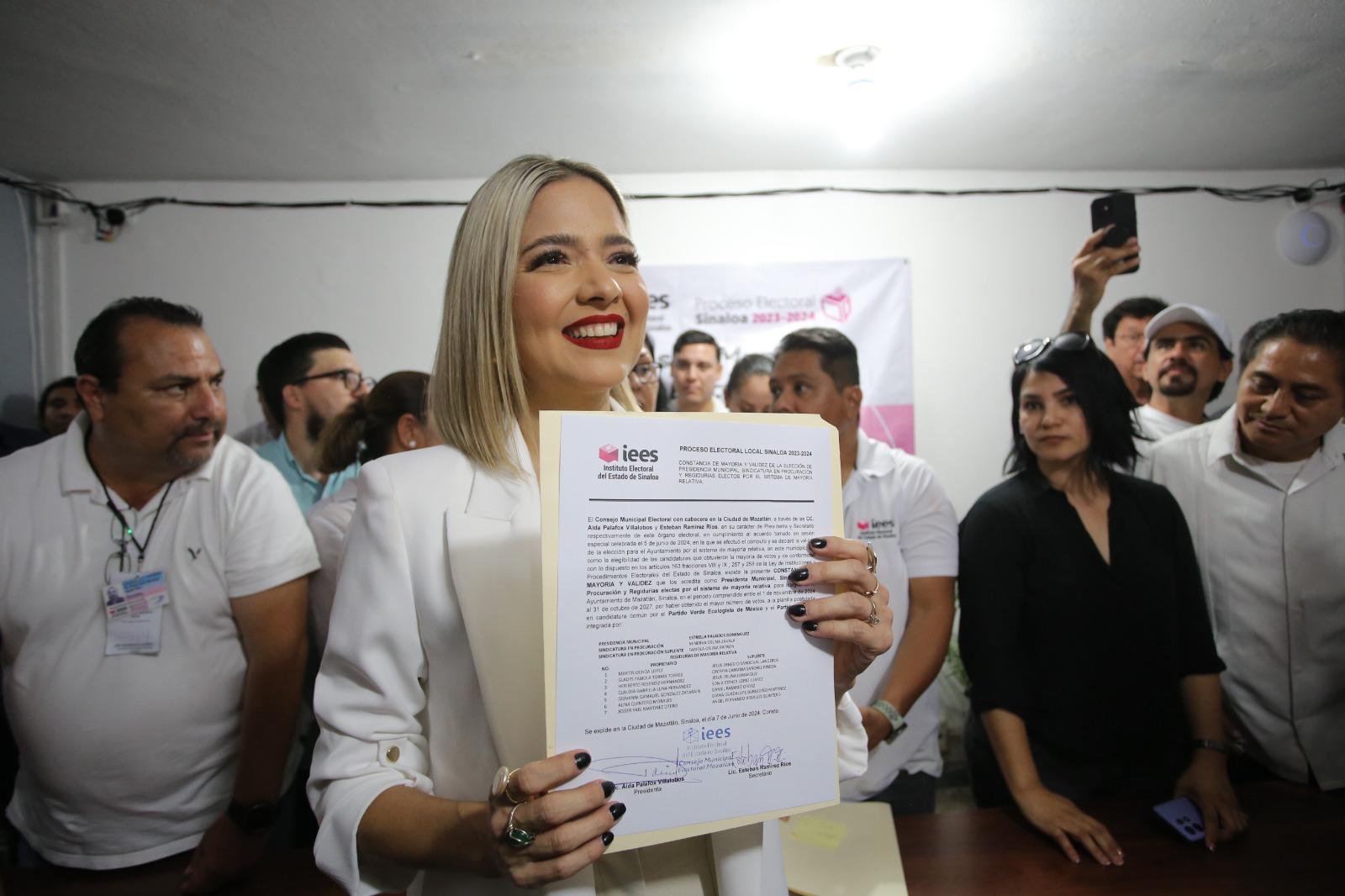 $!Estrella Palacios recibe constancia como Presidenta Municipal electa de Mazatlán