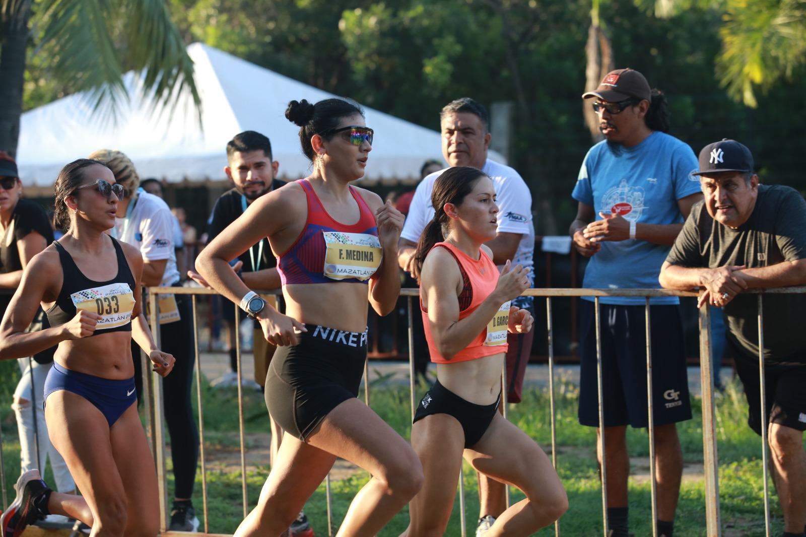 $!Impone Elvia Beatriz Carranco nueva marca en la Carrera 5 KM Urbanianos Premier