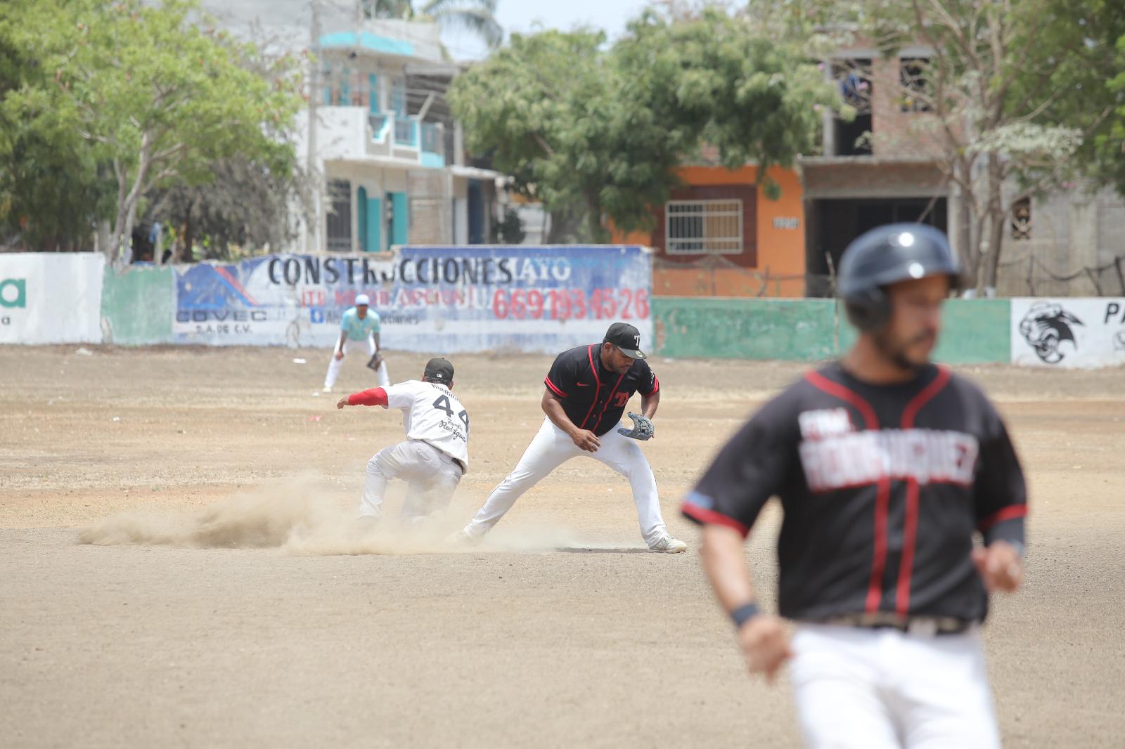 $!Cardenales se adueña de la cima de Liga CB, en Club Polluelos