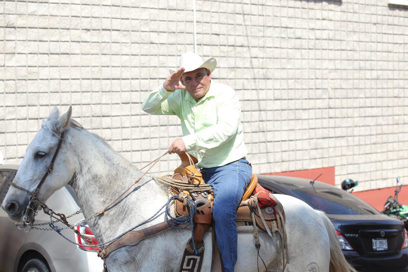 $!Charros y feligreses demuestran su devoción a San Judas Tadeo con peregrinación y cabalgata