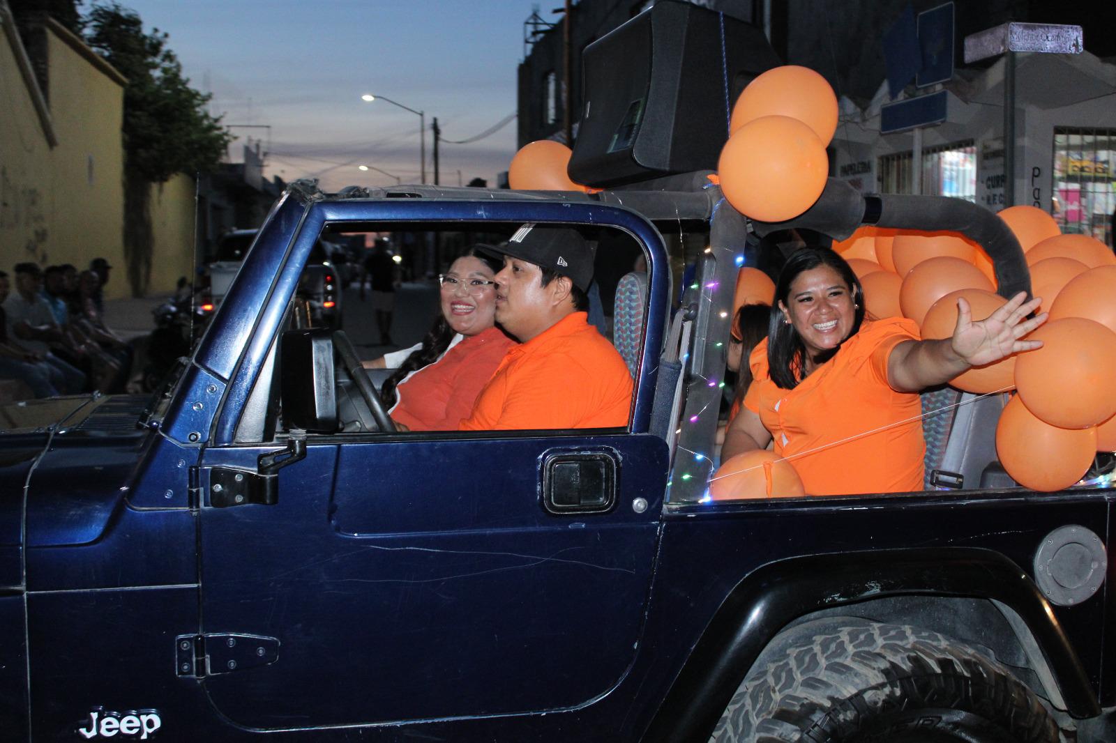 $!Candidatos y simpatizantes hacen presencia en el desfile de la Primavera en Rosario