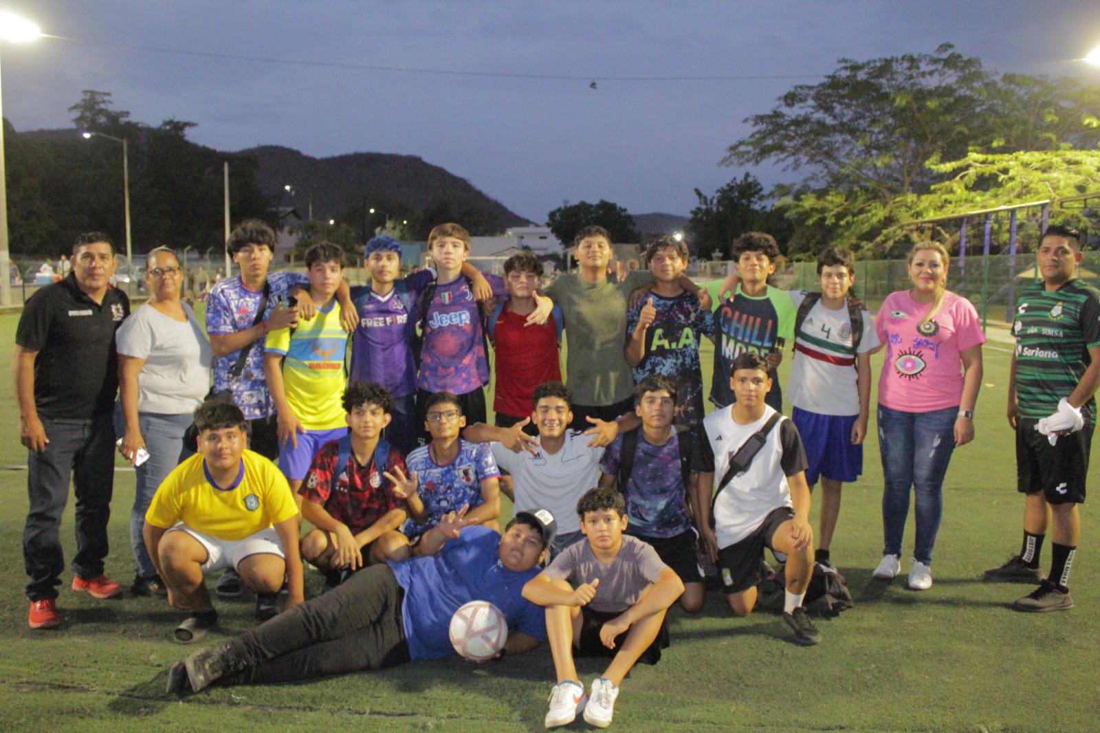 $!Rehabilitarán cancha de futbol en Rosario