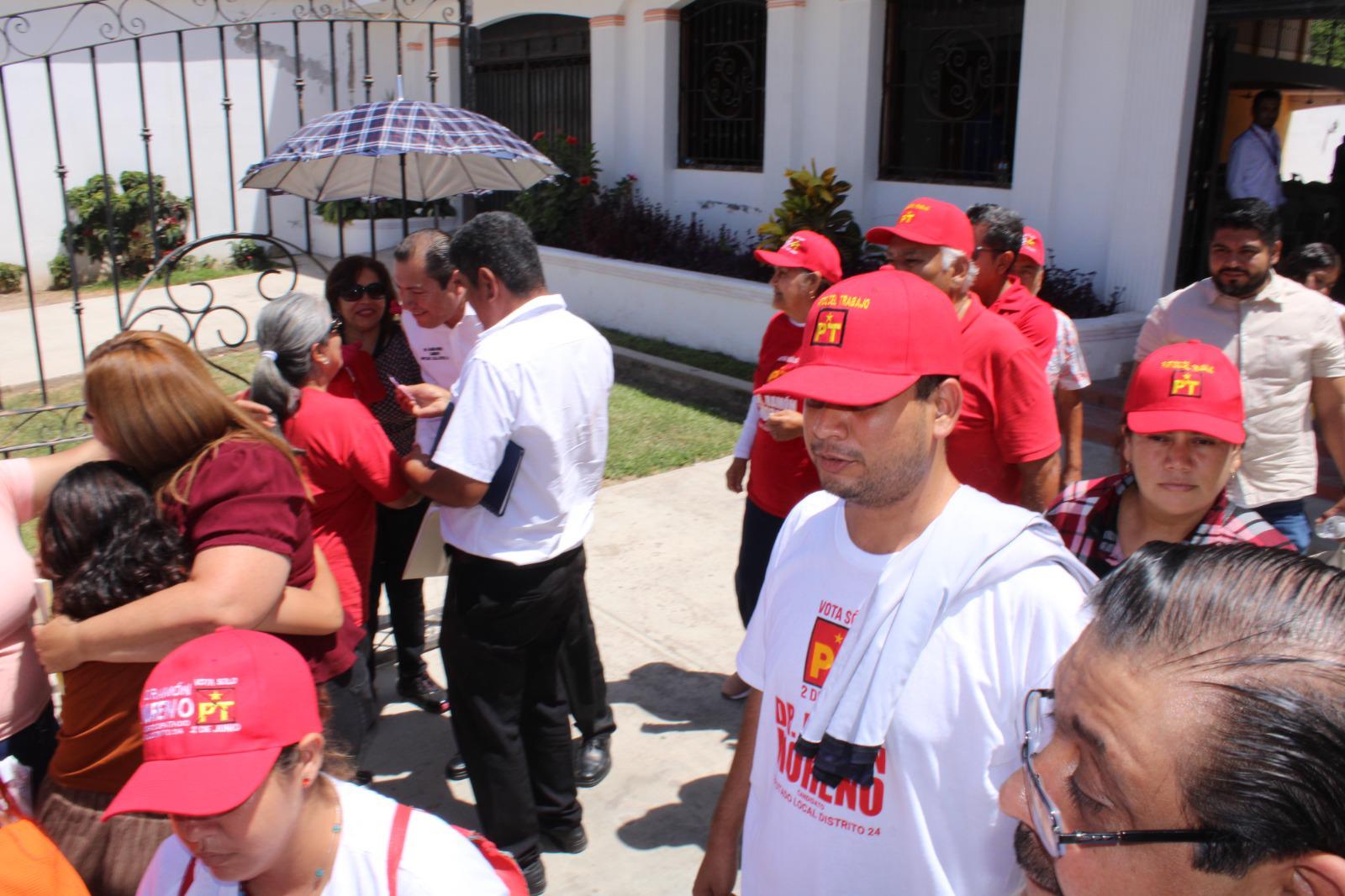 $!Reciben entre gritos y porras a candidatos a diputados tras debate en Rosario por el 24 Distrito