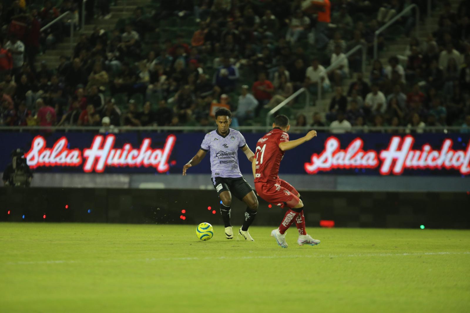 $!Mazatlán hace su Carnaval con primer triunfo del torneo