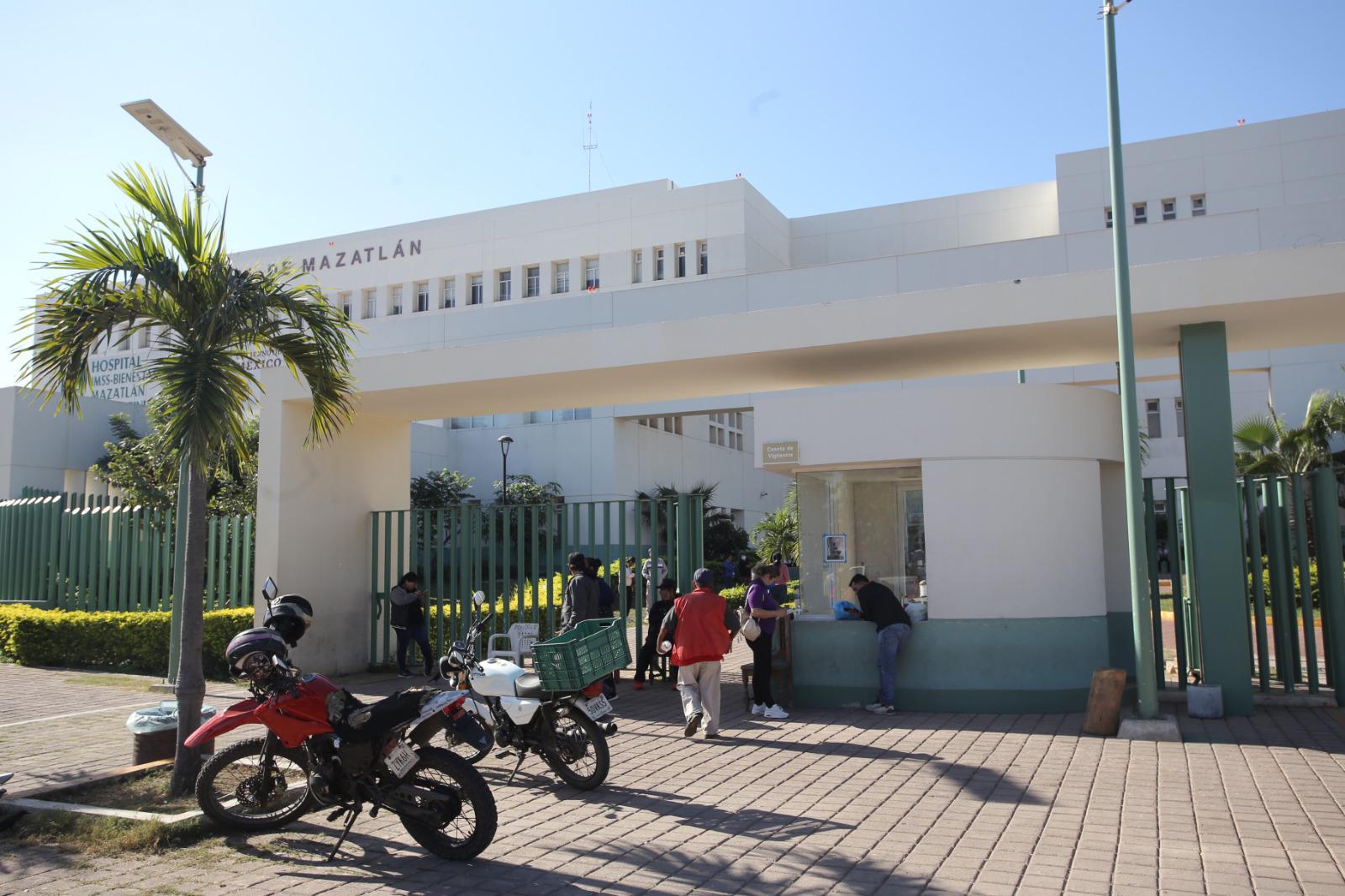 $!Familias recibirán el Año Nuevo a las afueras del Hospital General de Mazatlán