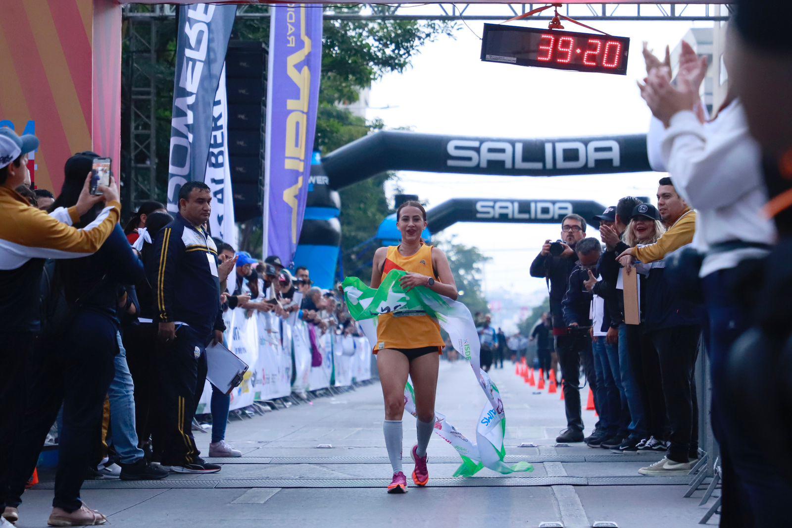 $!Mazatleca Norma Labrador conquista los 5K del Maratón de Culiacán