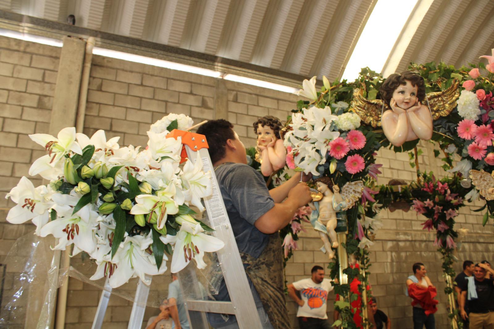 $!Lo más pesado es llevar el paso de la gente: cargadores de la Virgen del Rosario