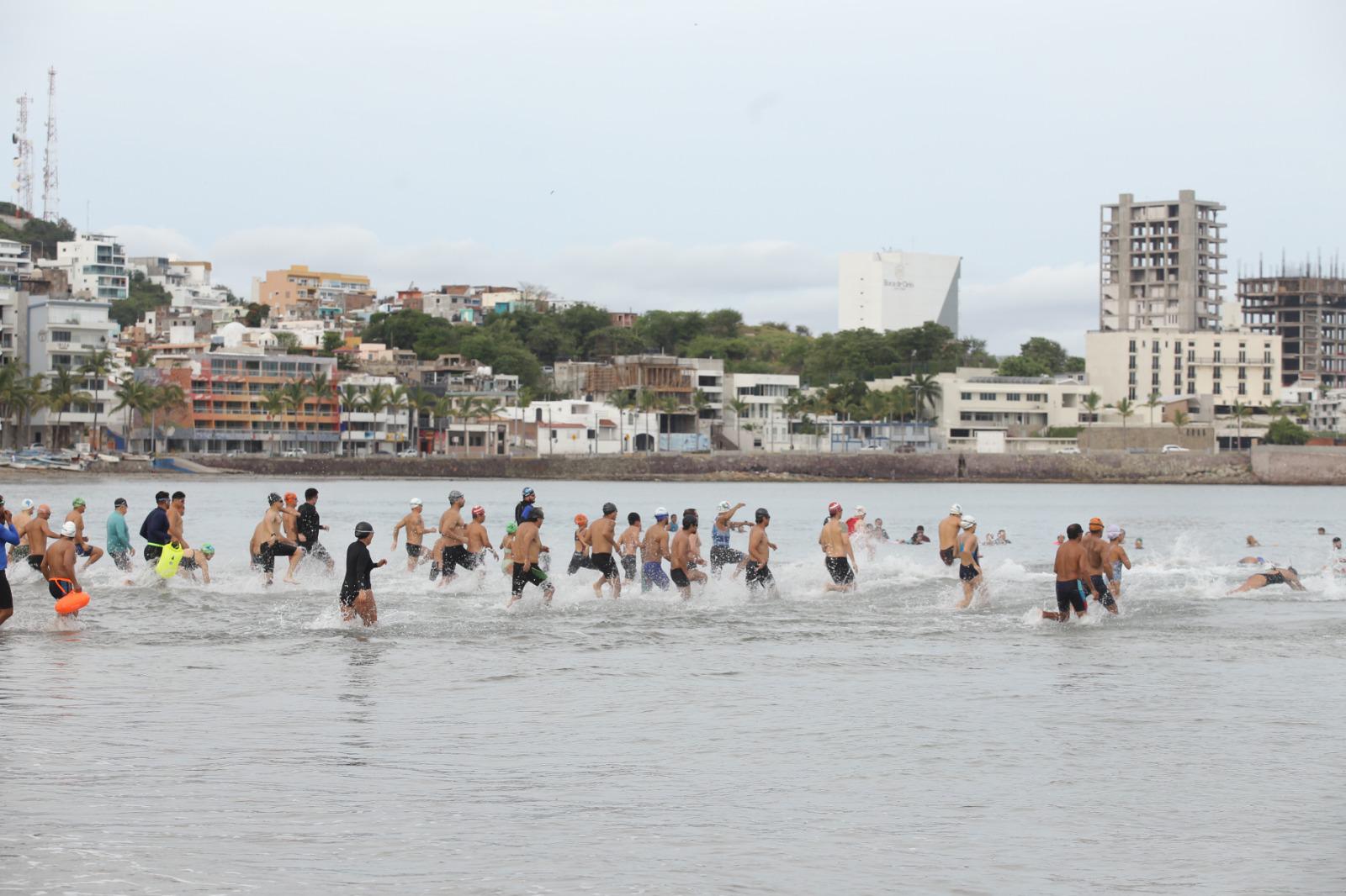 $!Ian José Gamboa e Itchel Reyes triunfan en la octava Puntuable de Natación