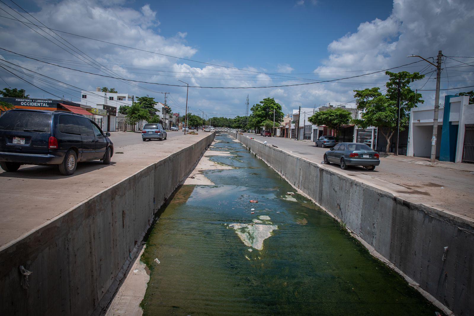 $!Ordena Alcalde de Culiacán instalación de barandal en canal de Chulavista