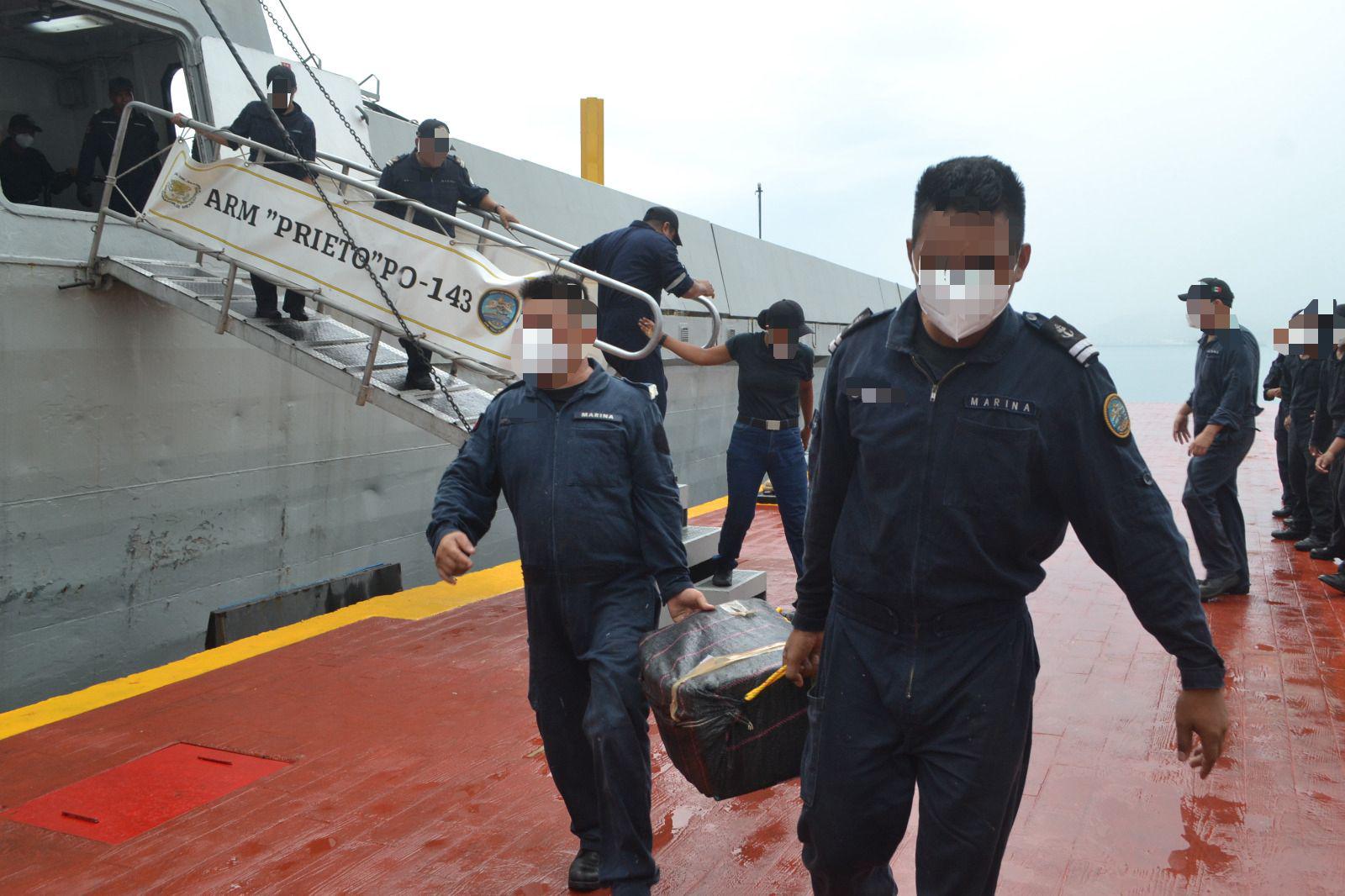 $!Asegura Marina 45 costalillas con 1,500 kilos de presunta cocaína en costas de Guerrero