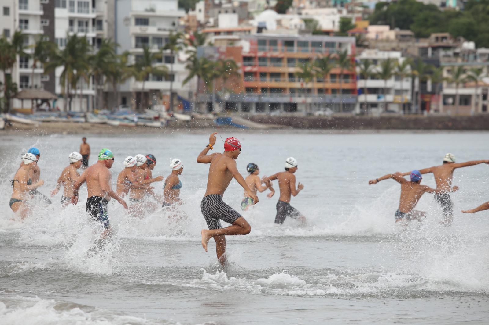 $!Ian José Gamboa e Itchel Reyes triunfan en la octava Puntuable de Natación