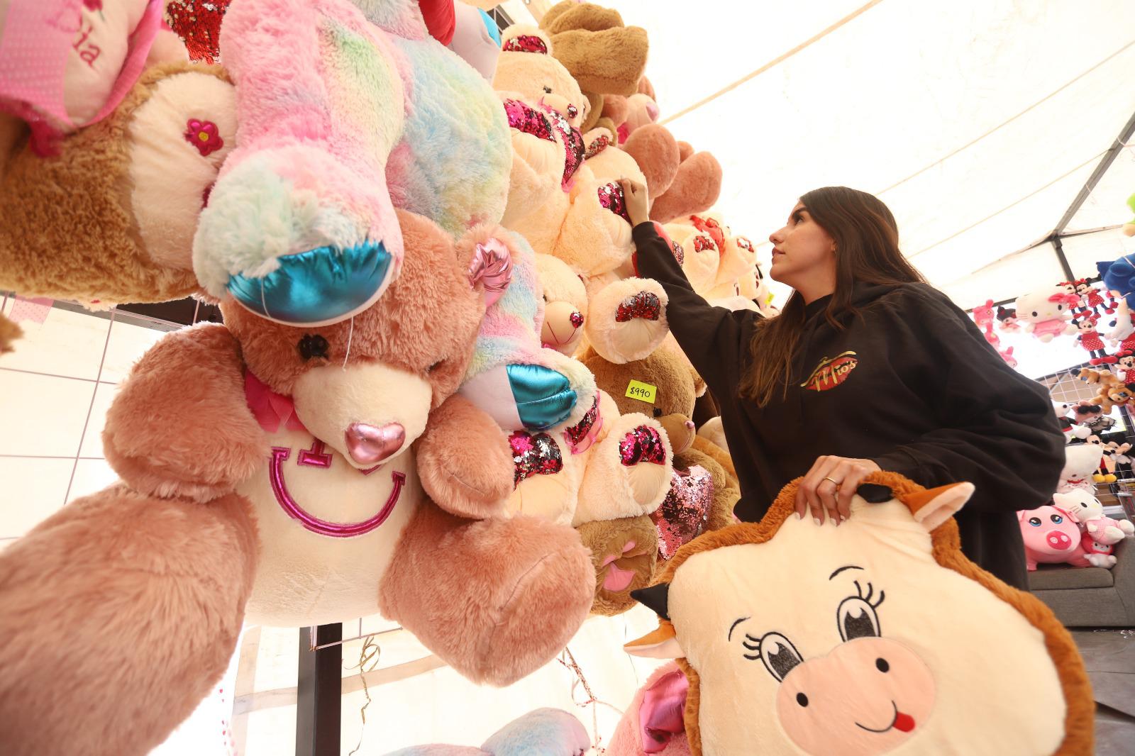 $!Altos precios obligan a cambiar flores o peluches por otros detalles este 14 de febrero