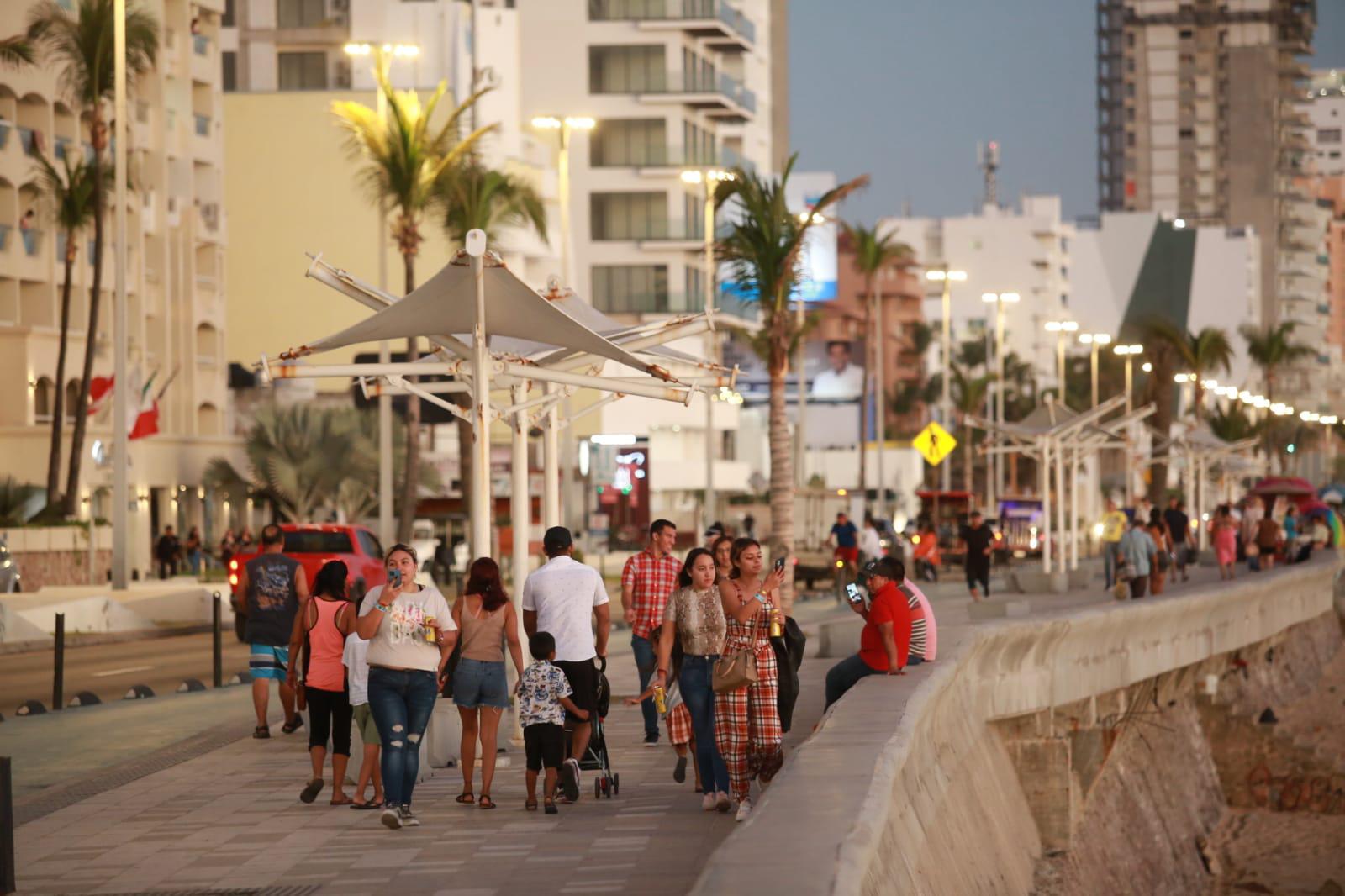 $!Vive Mazatlán un domingo tranquilo, con poco turismo en las calles
