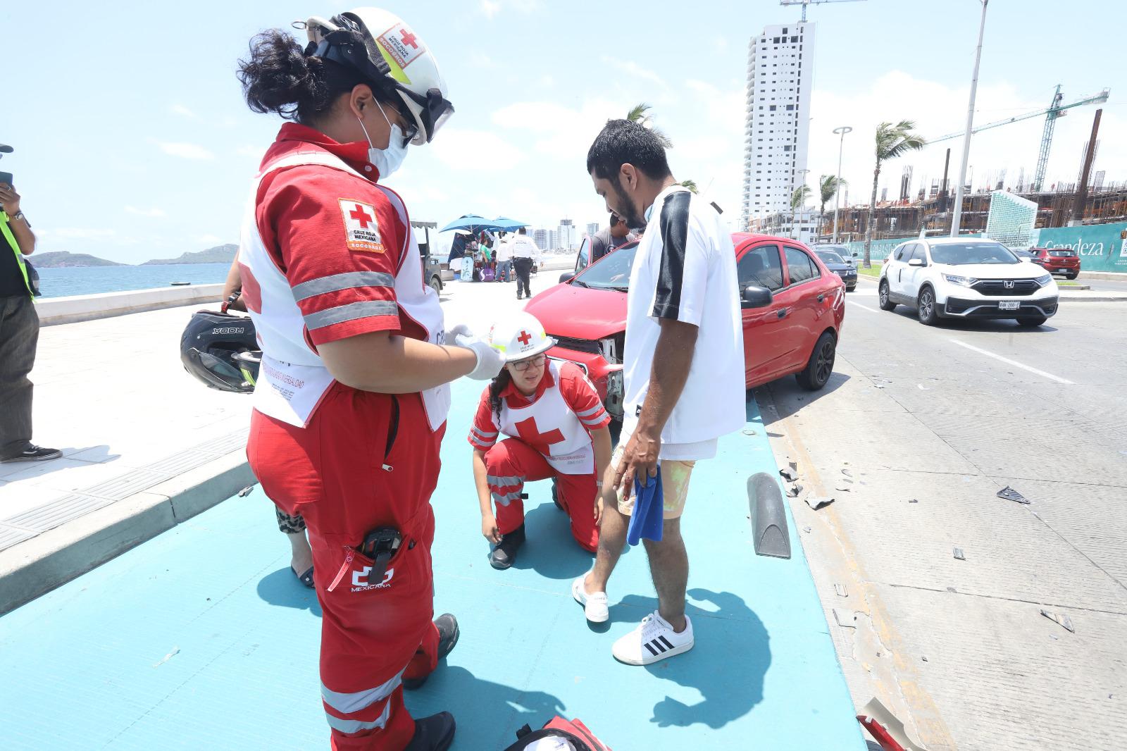 $!Maniobra de tráiler provoca carambola en la Avenida del Mar, en Mazatlán