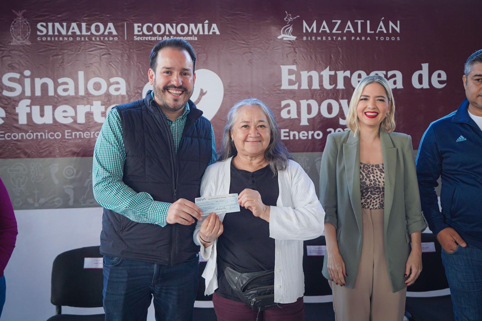 $!Entregan apoyos directos a comerciantes y microempresarios de comunidades de Mazatlán