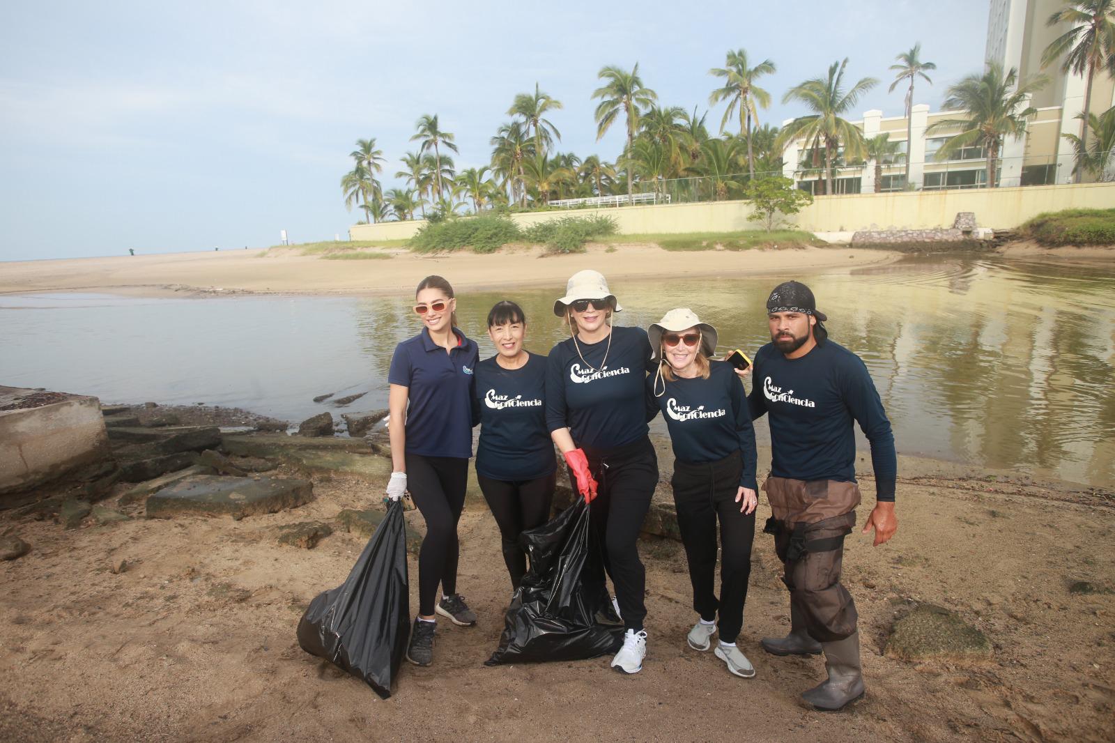 $!Llevan a cabo jornada de limpieza en el Estero del Yugo, en Mazatlán