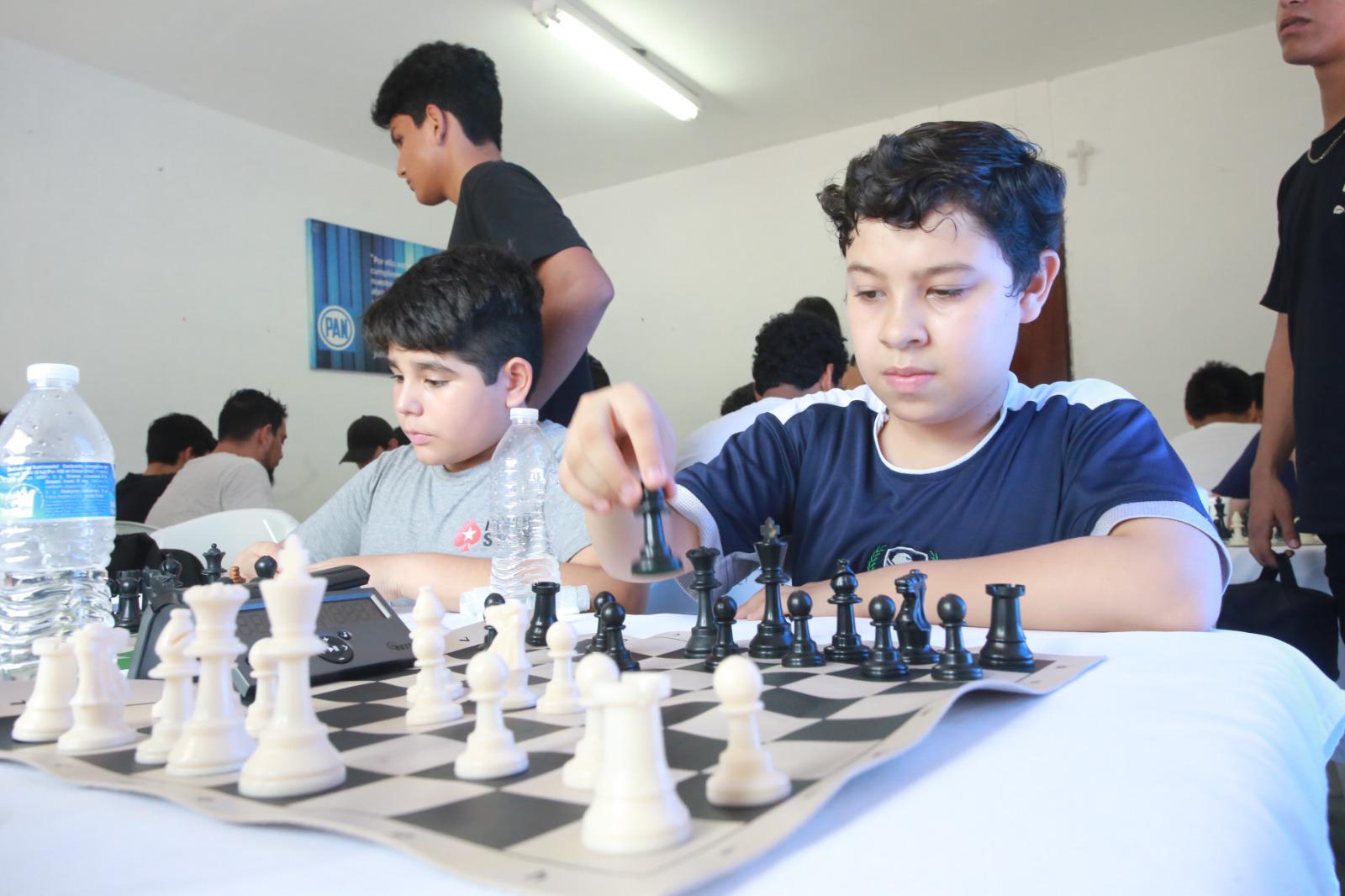 $!Hiram Velarde domina el tablero en Torneo Manuel Gómez Morín