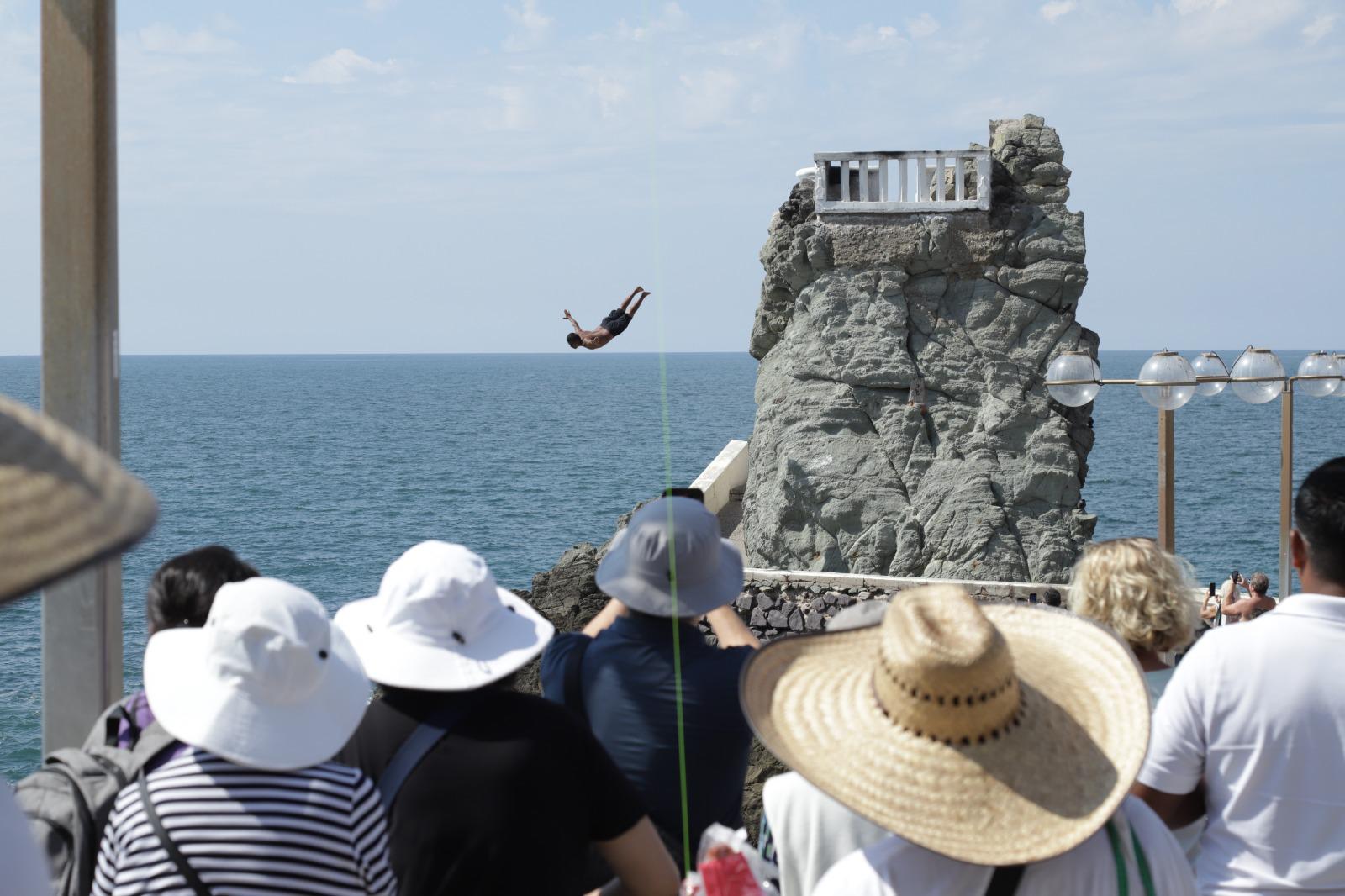 $!Alcaldesa Estrella Palacios da la bienvenida a los cruceristas