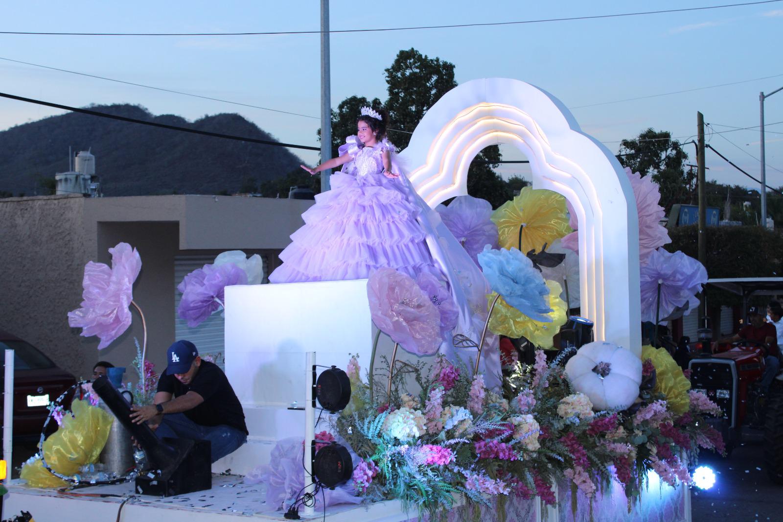 $!Se llenan de fiesta las calles de Rosario con el desfile de la Primavera