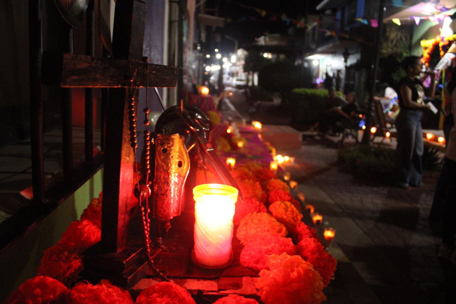 $!Exponen con nostalgia tradicionales altares de muertos en Rosario