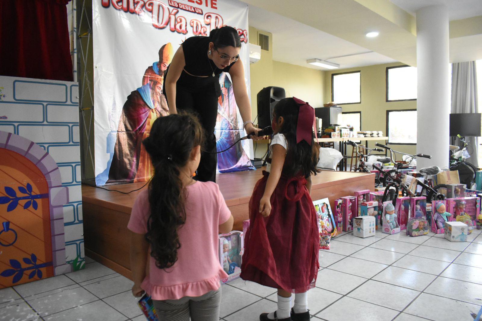 $!Los Reyes Magos de Noroeste entregan alegrías a niñas y niños de Culiacán