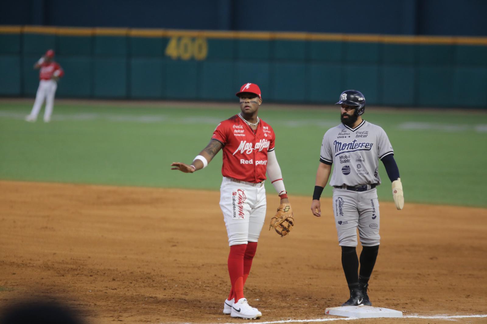 $!Sultanes evita barrida en el puerto ante Venados