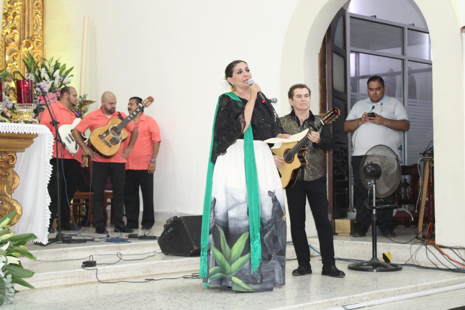 $!Artistas unen sus voces para entonar Las Mañanitas a Nuestra Señora del Rosario