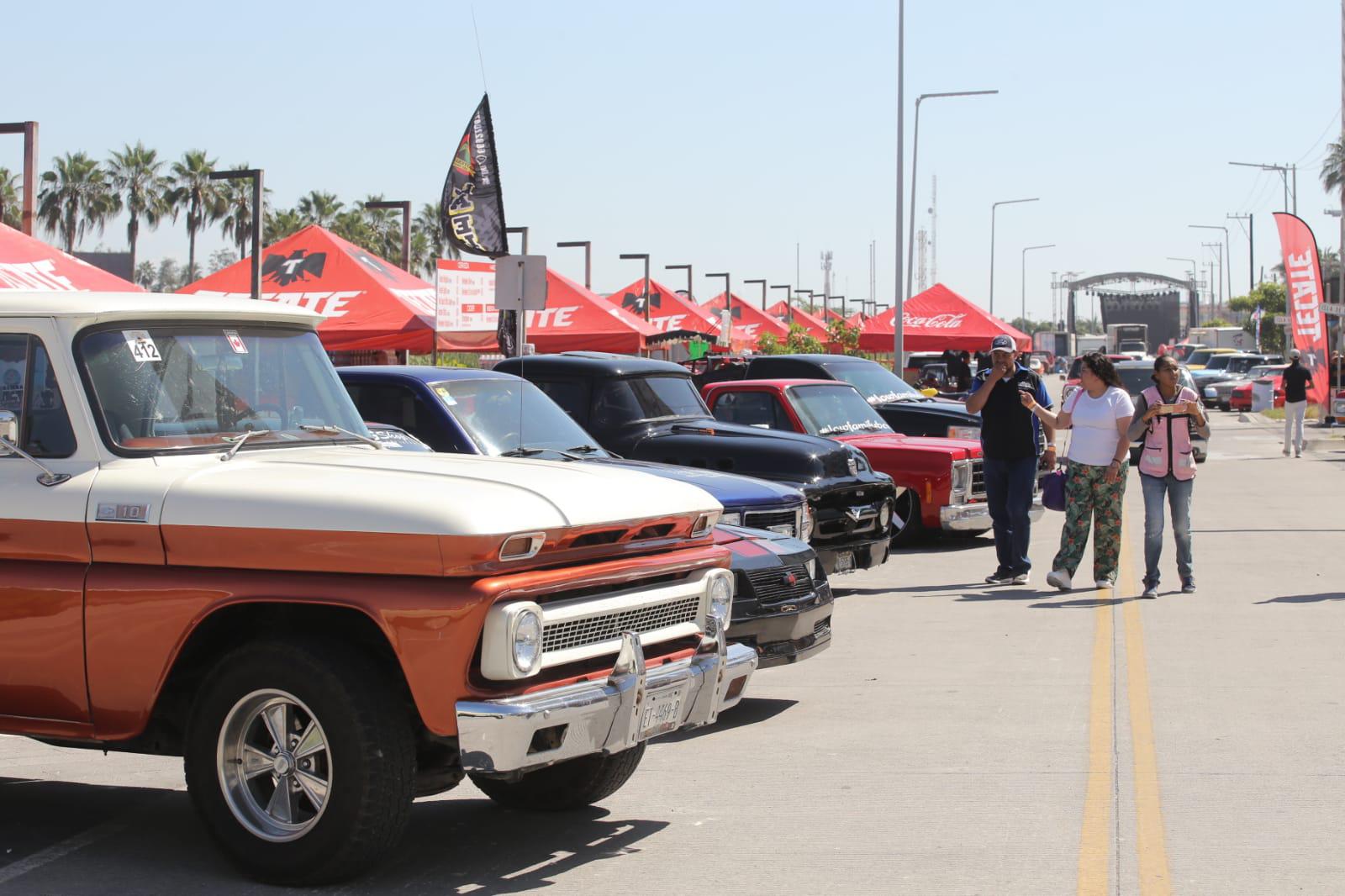 $!Decenas de camionetas y autos se exhiben en la Ruta 15 Fest, en Mazatlán