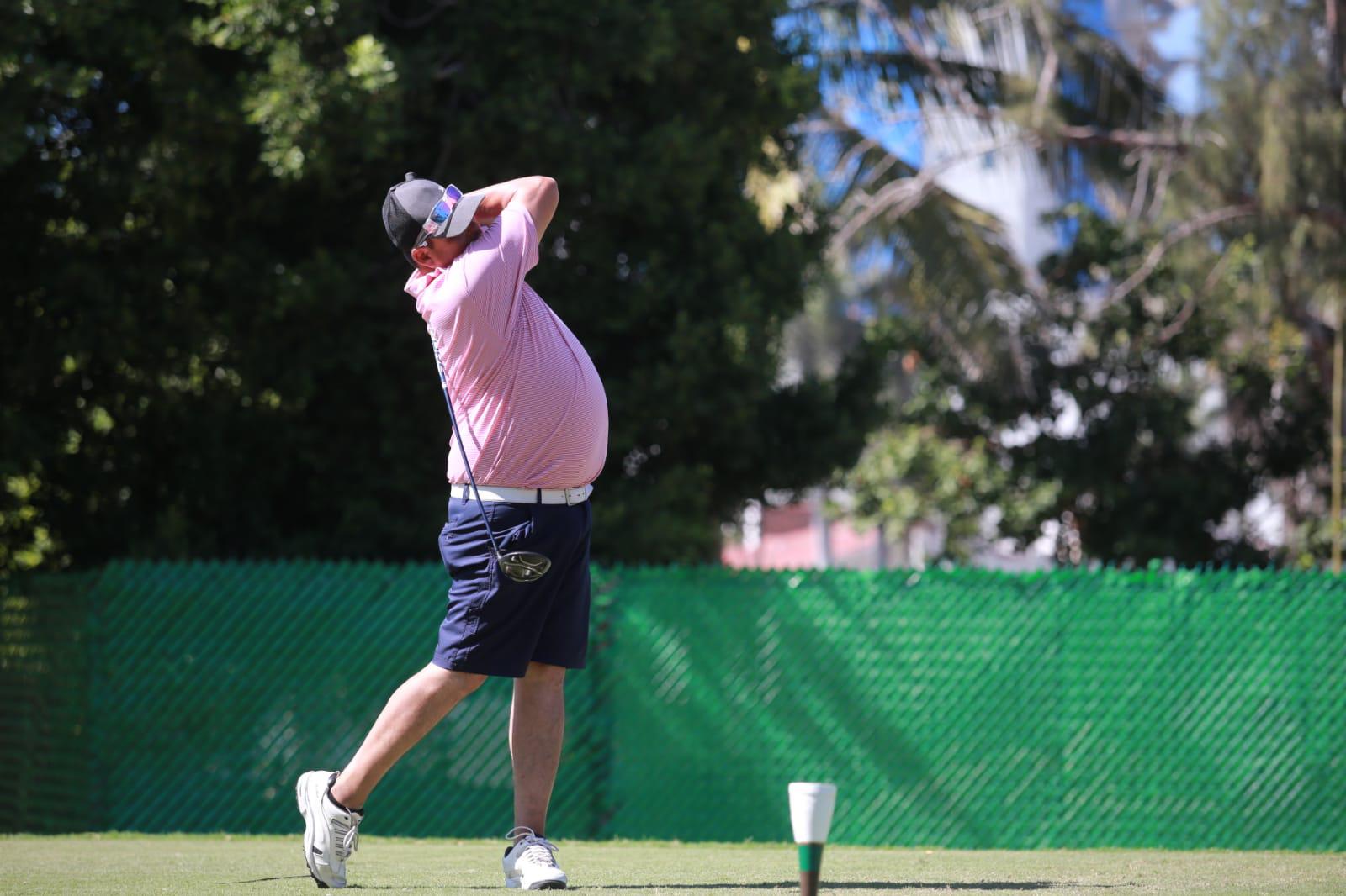 $!Mazatleco Diego Medina ratifica su etiqueta y se adueña del Torneo Anual de Golf de El Cid