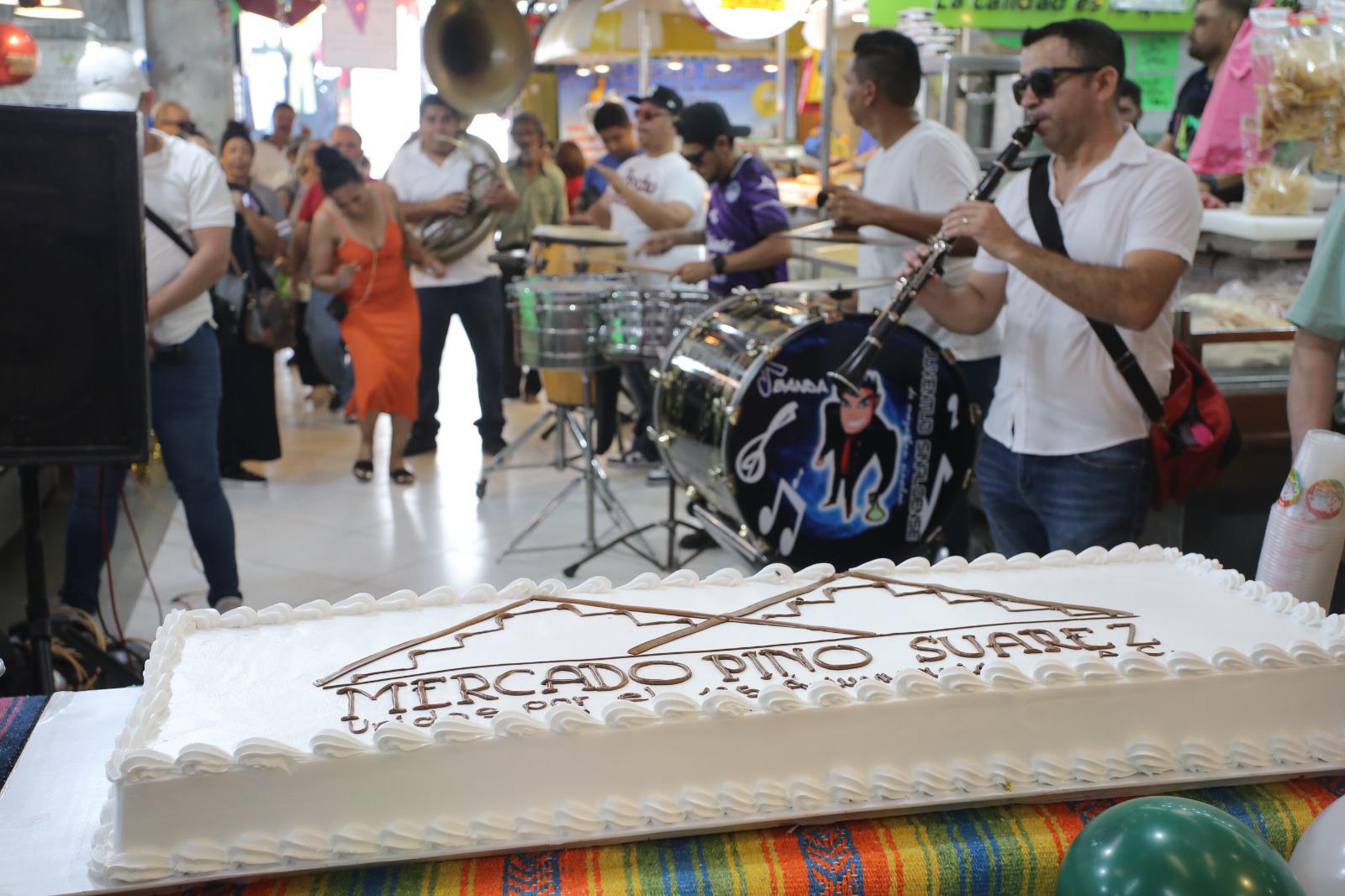 $!Cantan Mañanitas al Mercado Pino Suárez de Mazatlán por su 125 aniversario