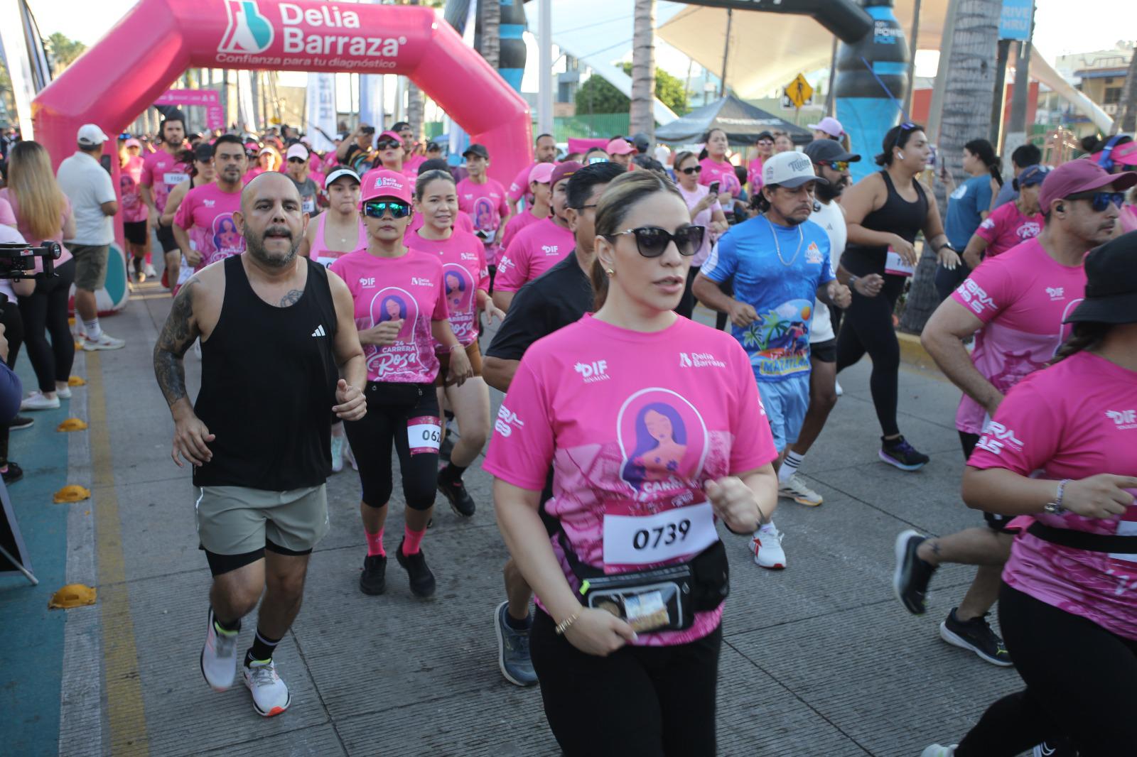 $!Multitudinaria asistencia forma parte de la Carrera Rosa, en Mazatlán