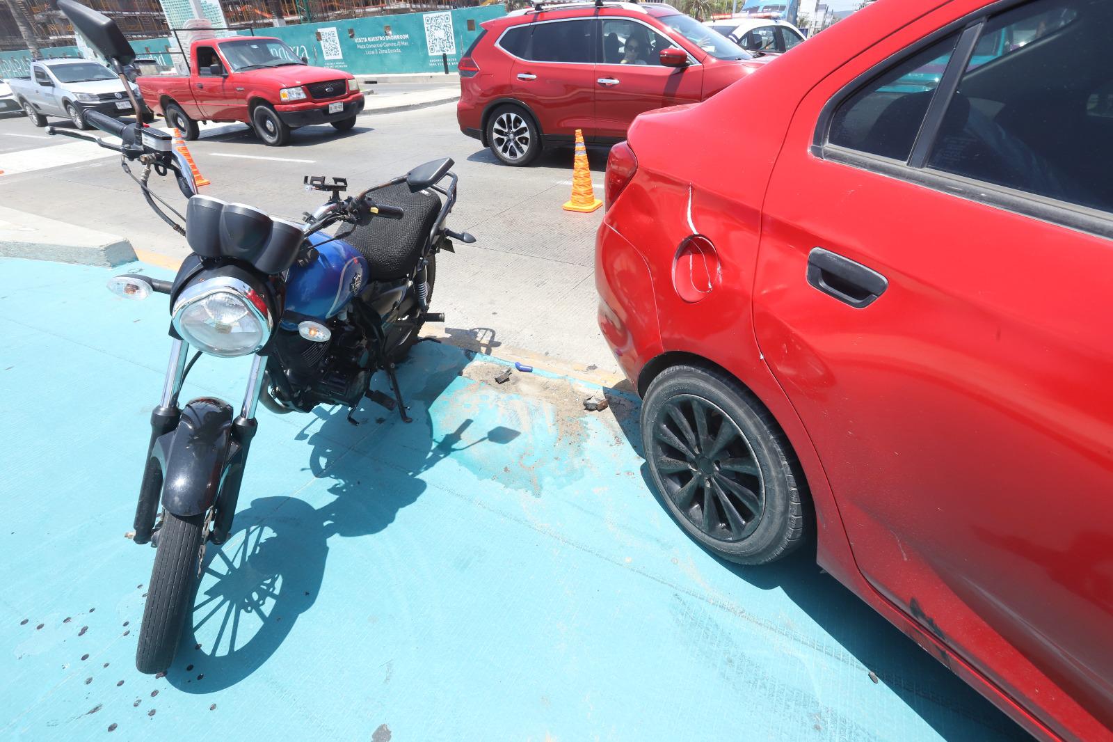 $!Maniobra de tráiler provoca carambola en la Avenida del Mar, en Mazatlán