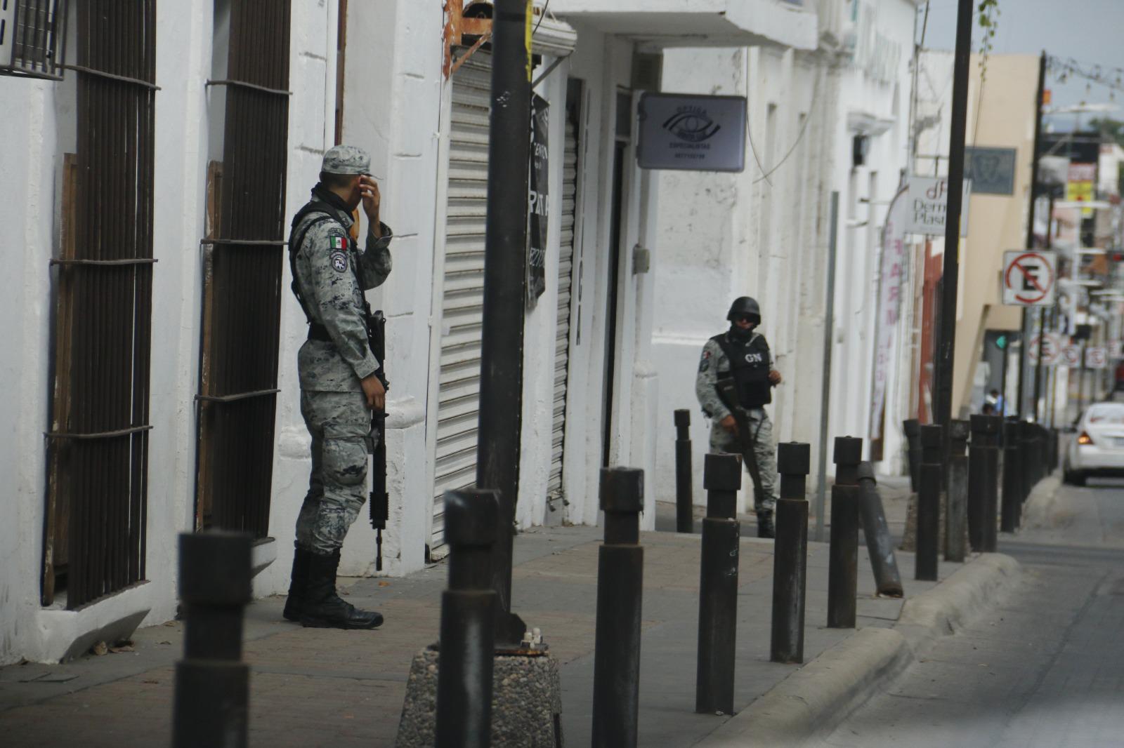 $!Patrulla y vigila la Guardia Nacional en zona Centro y escuelas en Culiacán