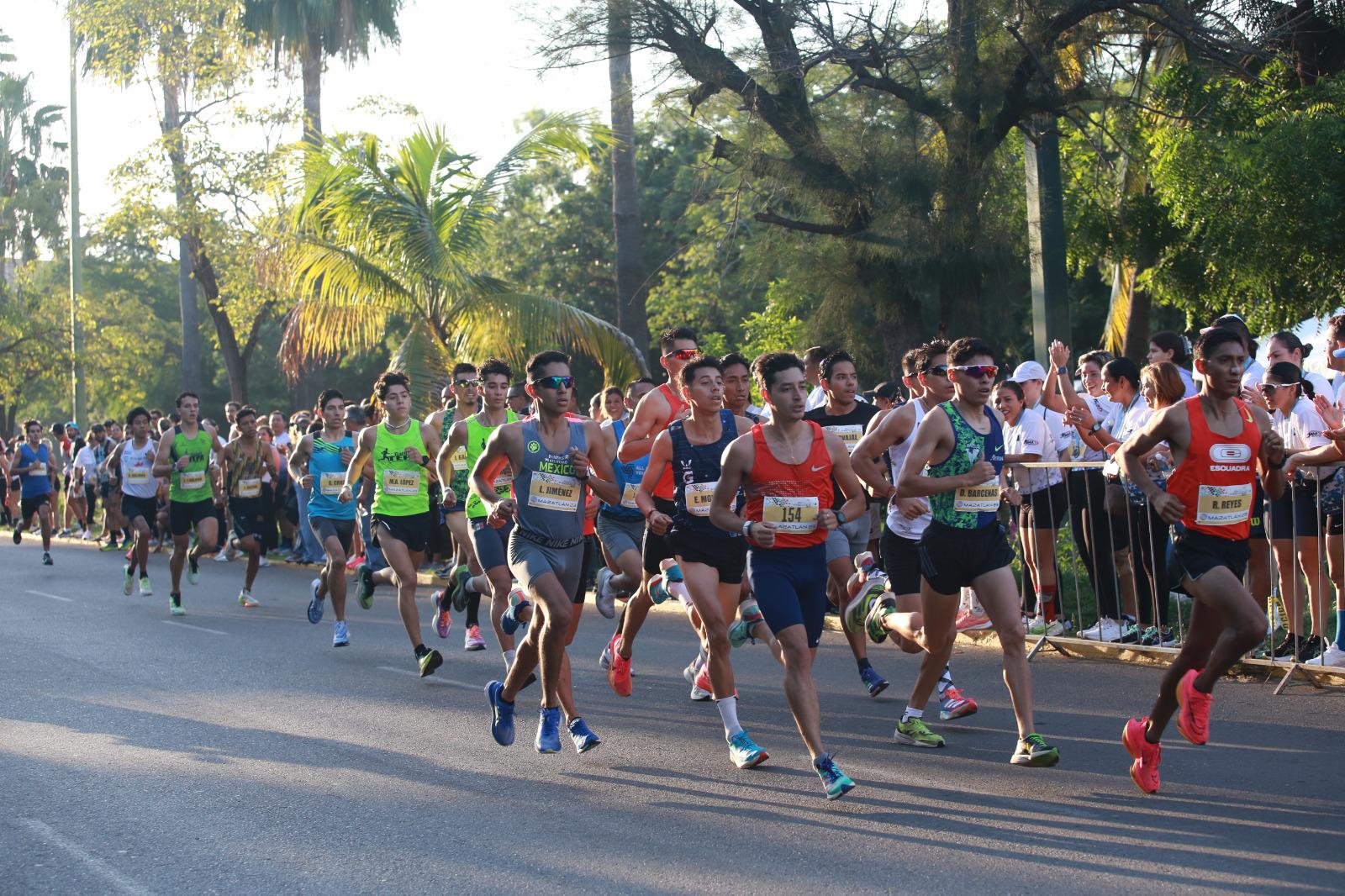 $!Impone Elvia Beatriz Carranco nueva marca en la Carrera 5 KM Urbanianos Premier