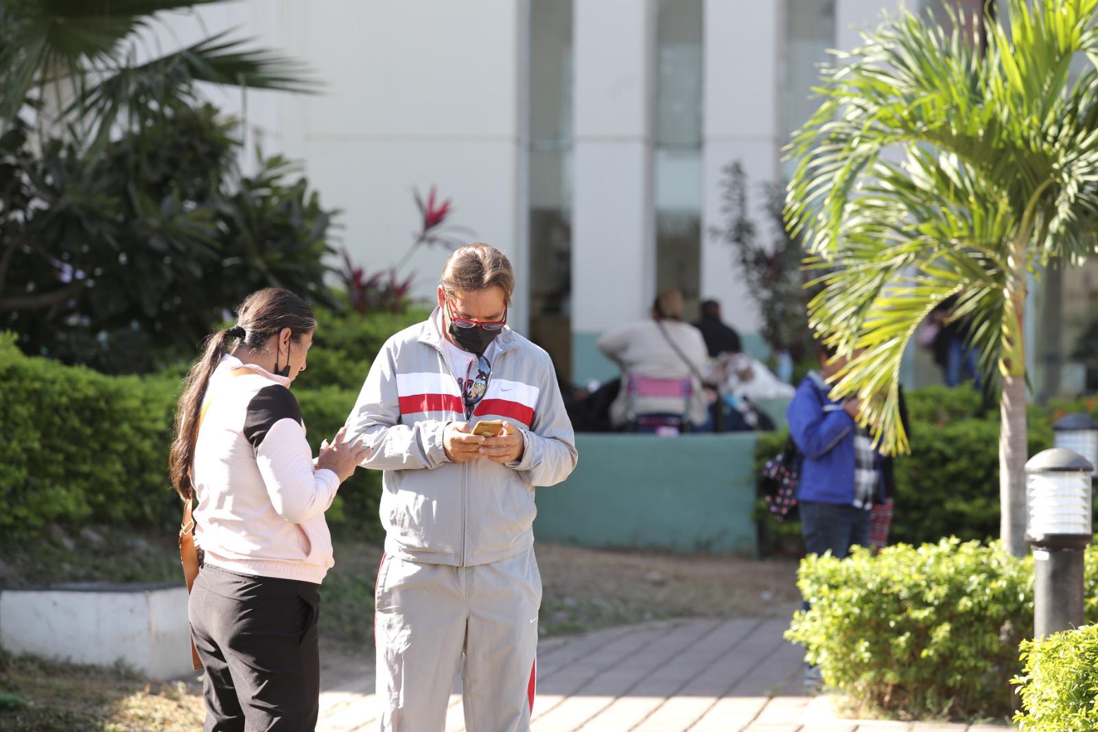 $!Familias recibirán el Año Nuevo a las afueras del Hospital General de Mazatlán