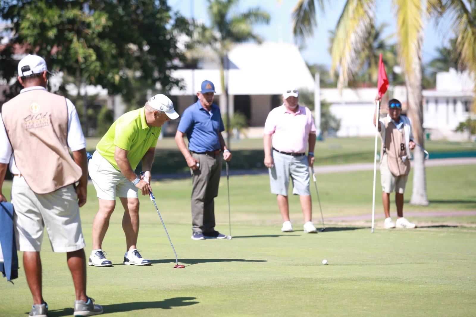 $!Mazatleco Diego Medina ratifica su etiqueta y se adueña del Torneo Anual de Golf de El Cid