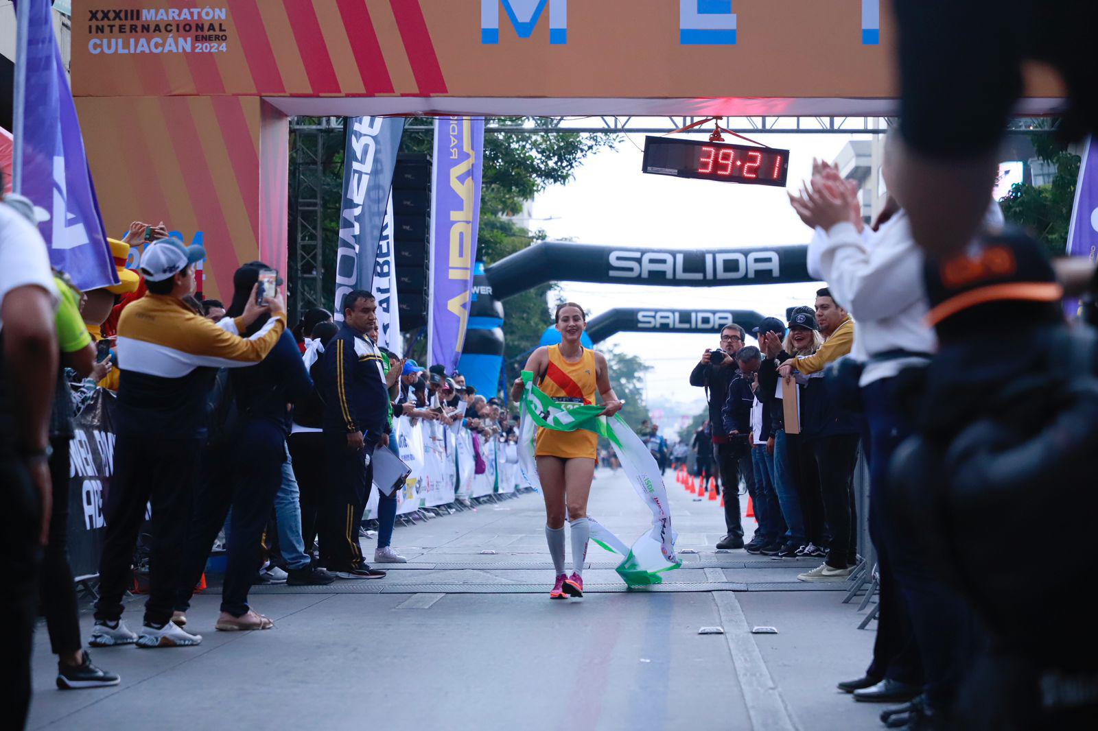 $!Mazatleca Norma Labrador conquista los 5K del Maratón de Culiacán