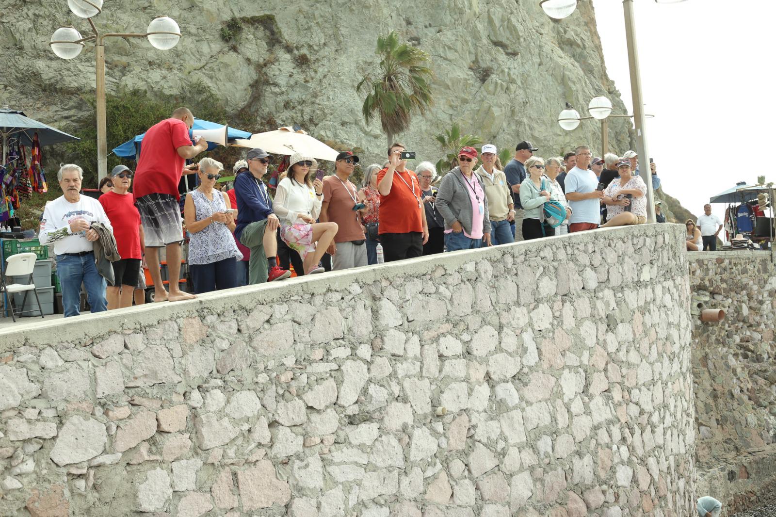 $!Visitantes aprovechan su último día de puente para disfrutar en la zona de Olas Altas