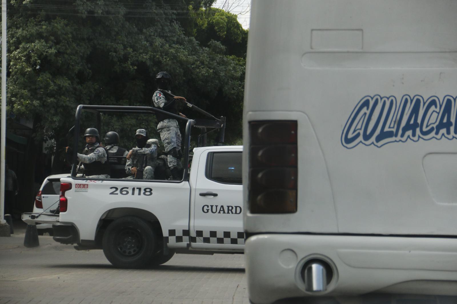 $!Patrulla y vigila la Guardia Nacional en zona Centro y escuelas en Culiacán