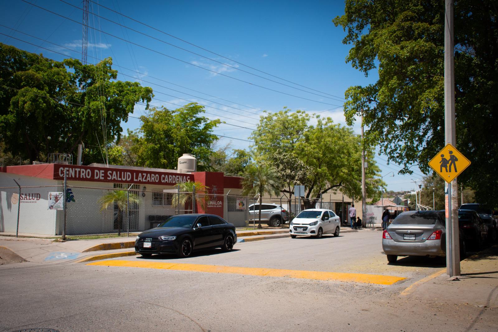 $!¡A reducir la velocidad! Pintan cruces peatonales frente a escuelas