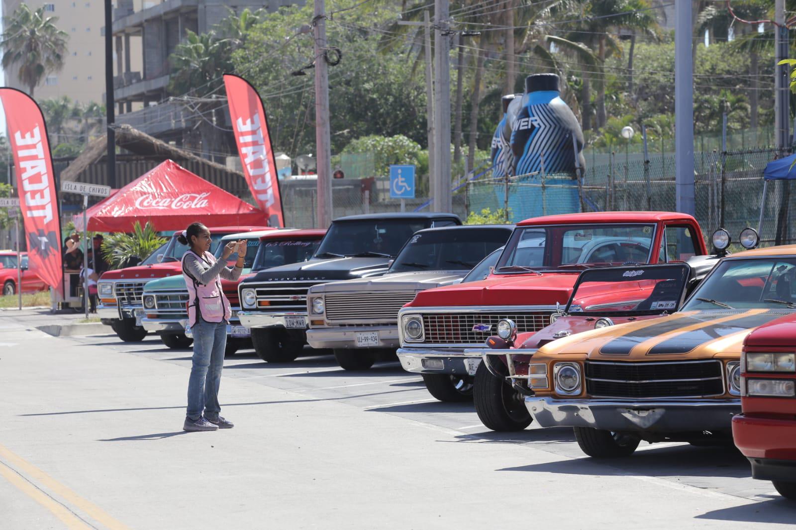 $!Decenas de camionetas y autos se exhiben en la Ruta 15 Fest, en Mazatlán